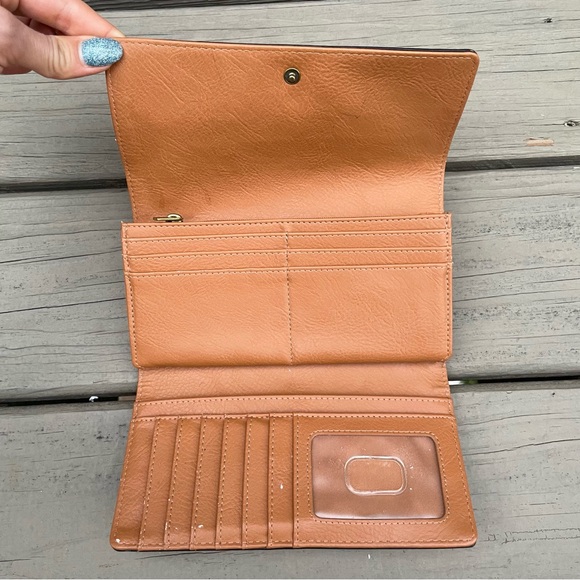 Fossil Logan Leather RFID Flap Clutch Wallet in black and white hearts pattern - Picture 10 of 14